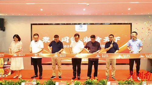 泰斗助陣，辣妹子夯實湘味復(fù)合調(diào)味醬賽道護城河